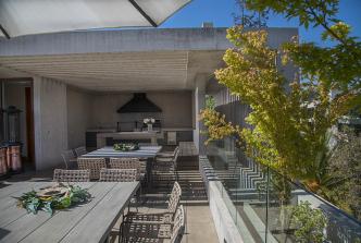 Quincho mesas - Departamento Penthouse en Las Condes